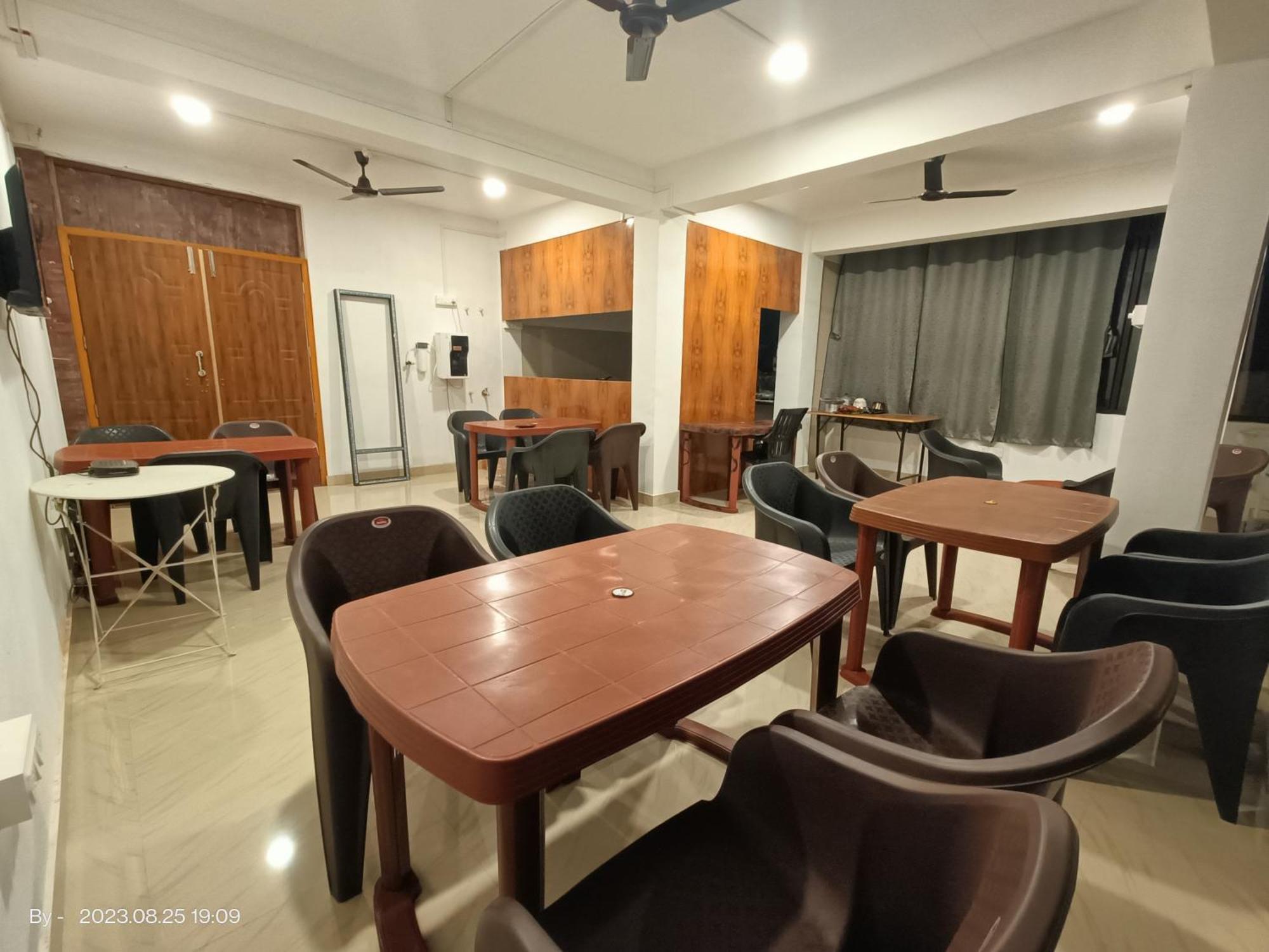 Отель Manipur House Импхал Экстерьер фото